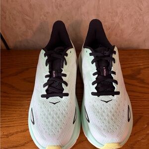 Light Mint Women's Hoka Clifton 9. Size 7.5